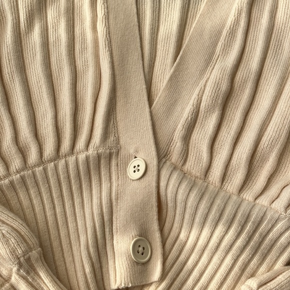 Aritzia Front Plunge Cardigan in XXS - Picture 3 of 6